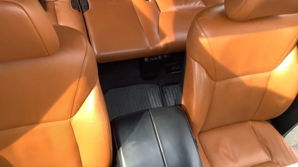 Lexus LX чорний 4