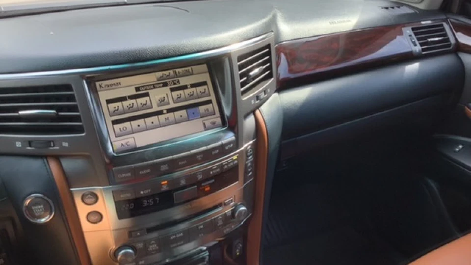 Lexus LX чорний 5