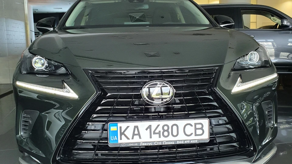 Lexus NX Зелений шершень