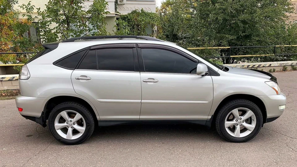 Lexus RX 330 Диван телепорт 2