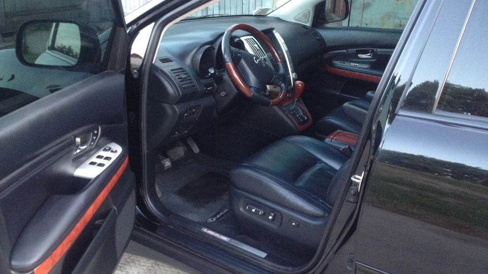 Lexus RX 330 USA 4