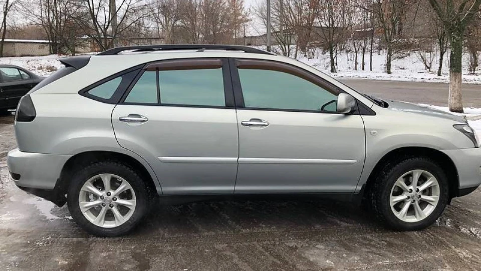 Lexus RX перший кросовер