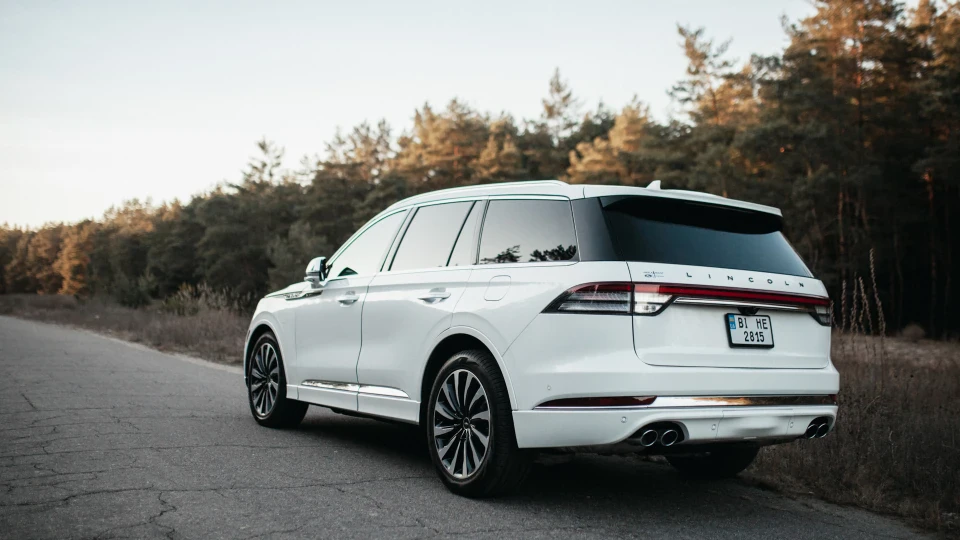 Lincoln Aviator Black Label Hybrid 2