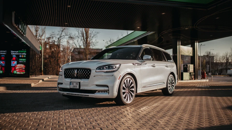 Lincoln Aviator Black Label Hybrid 4
