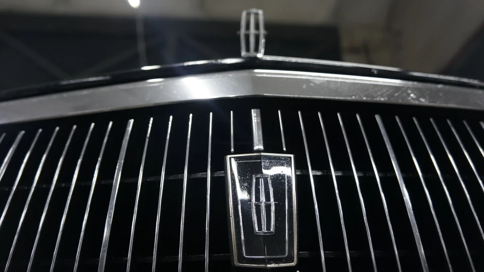 Lincoln Continental 3