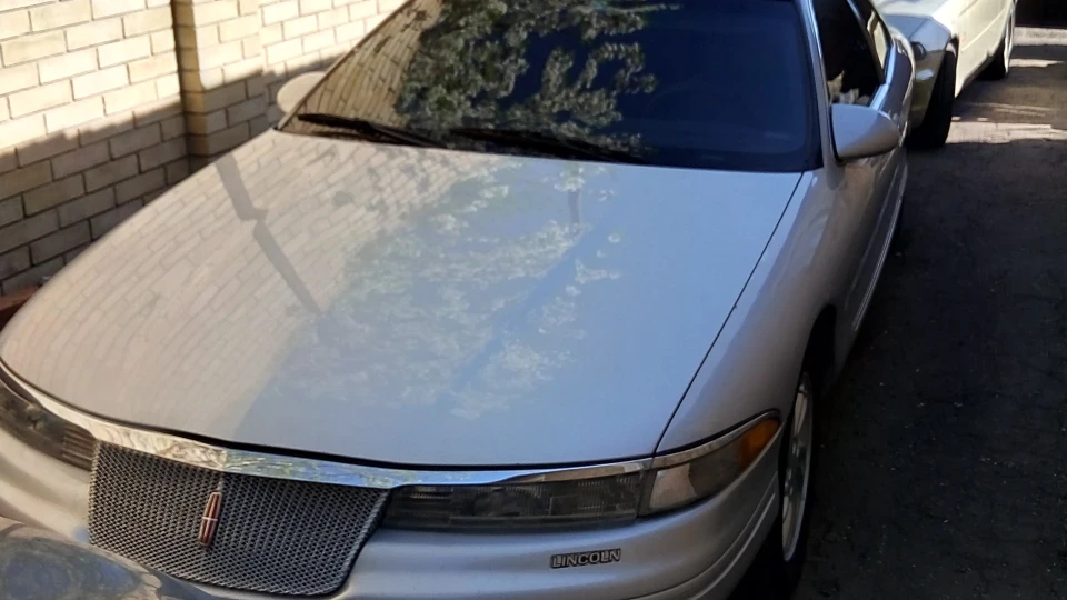 Lincoln Mark VIII непотрібний номер два)