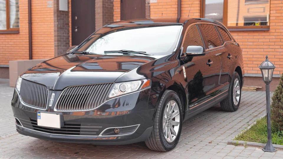 Lincoln MKT 3.7 Town Car 2