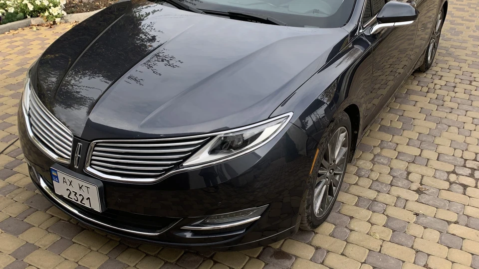 Lincoln MKZ Hybrid 3