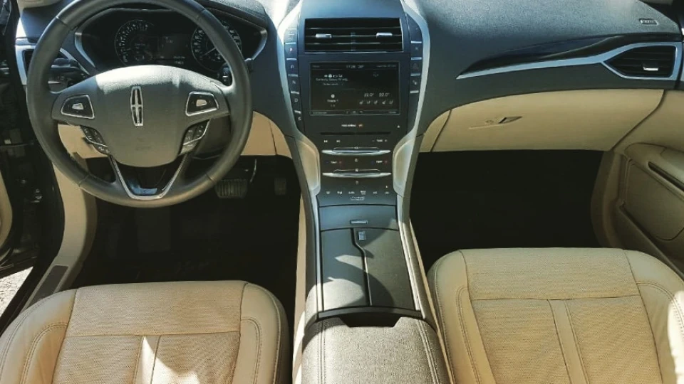 Lincoln MKZ 3