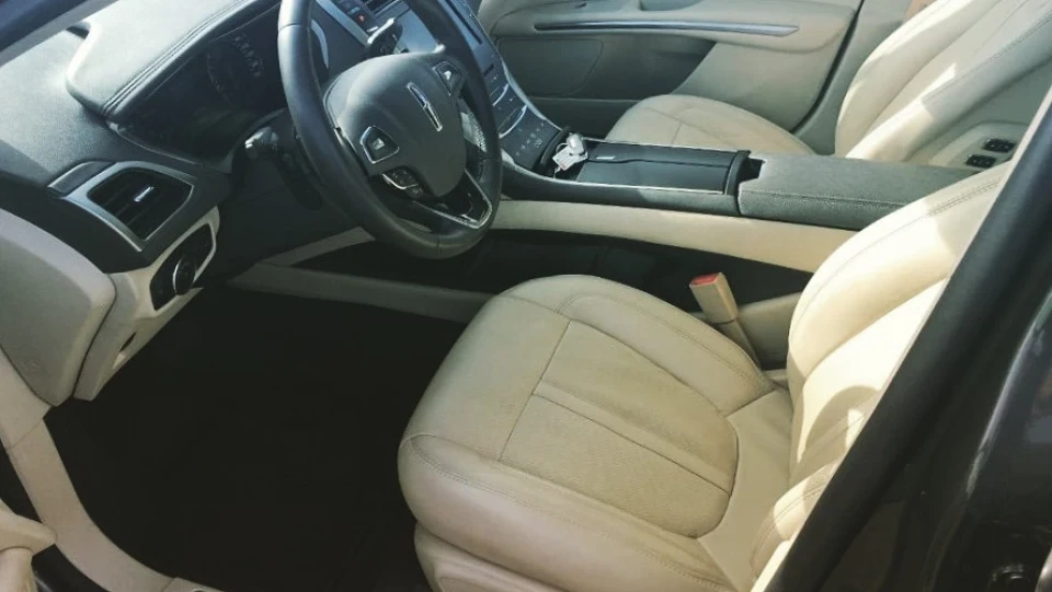 Lincoln MKZ 4
