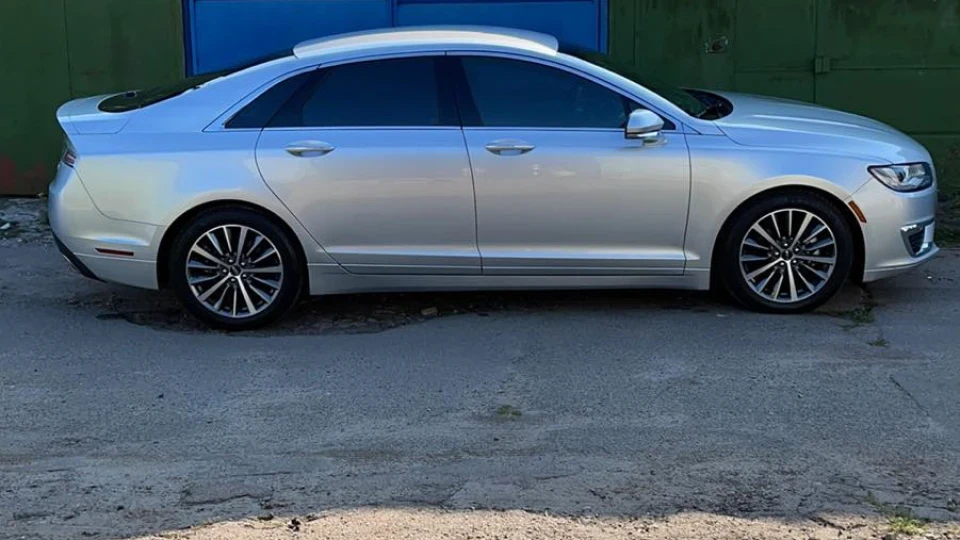 Lincoln MKZ Reserve 1 3