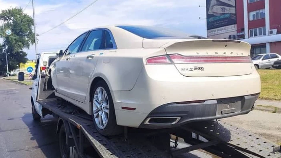 Lincoln MKZ такий буде один))) 2