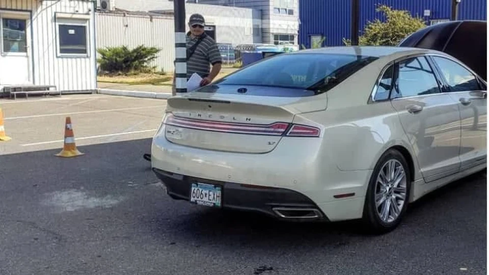 Lincoln MKZ такий буде один))) 3