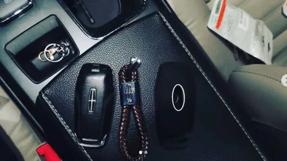 Lincoln MKZ такий буде один))) 4