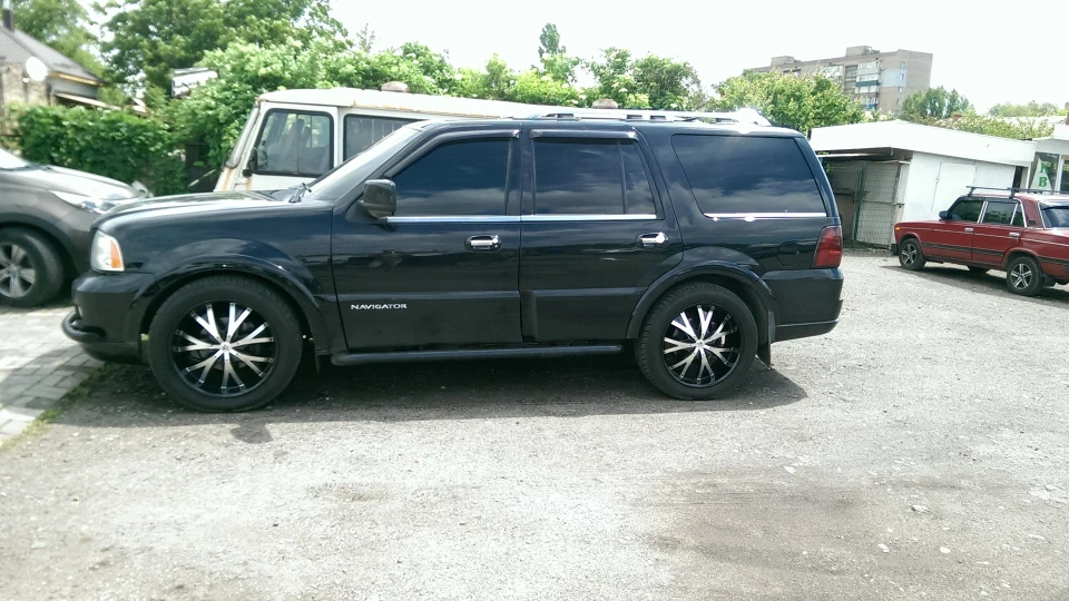 Lincoln Navigator 2