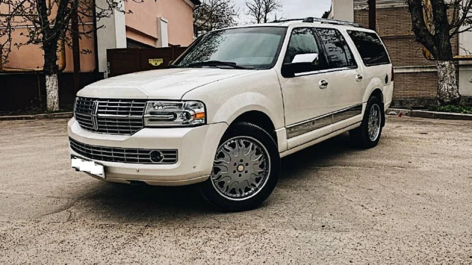 Lincoln Navigator Довгобазна класика