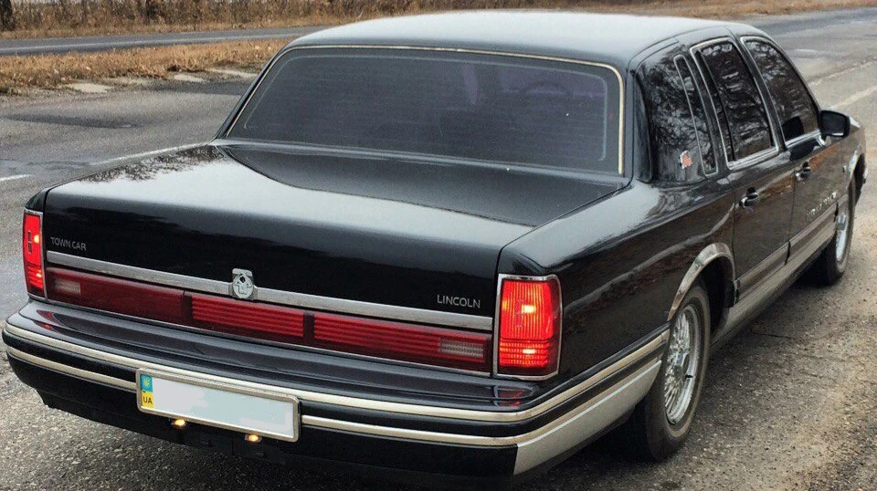 Lincoln Town Car 2