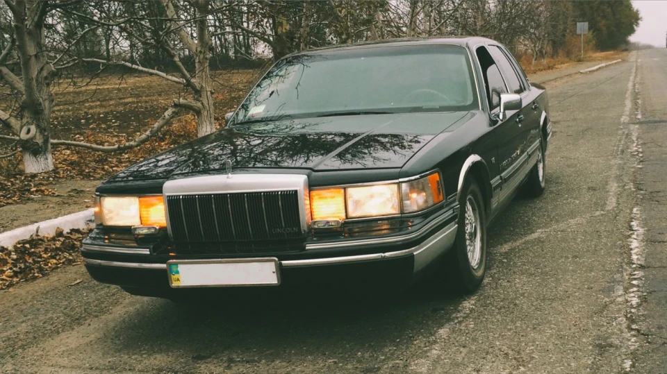 Lincoln Town Car 3