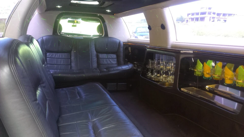 Lincoln Town Car VIP 4