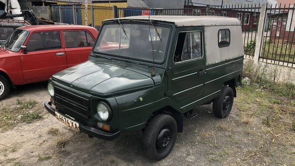 ЛуАЗ 969 Місяць майже в стоку