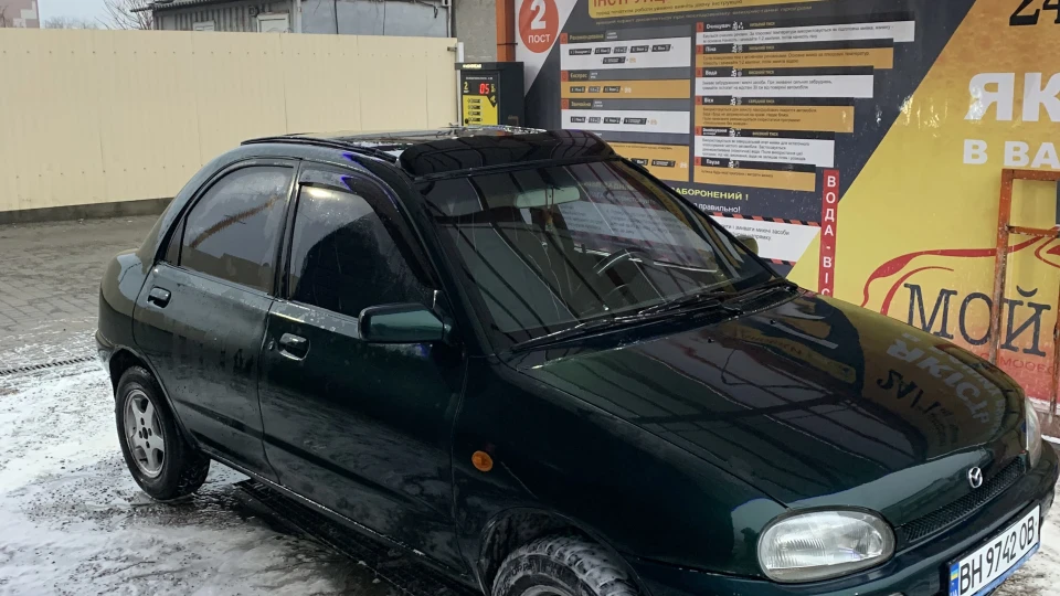 Mazda 121 Кабрик 3