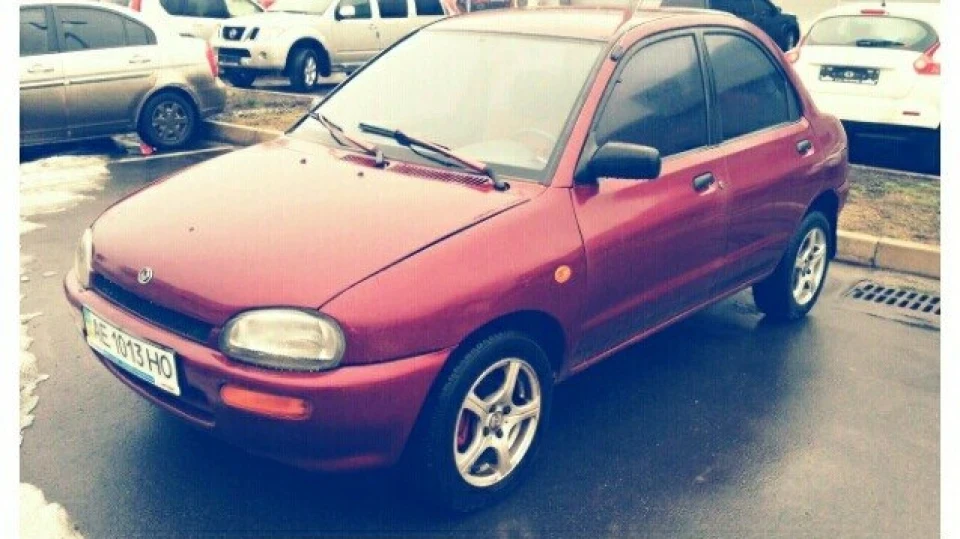 Mazda 121 Маленька 2