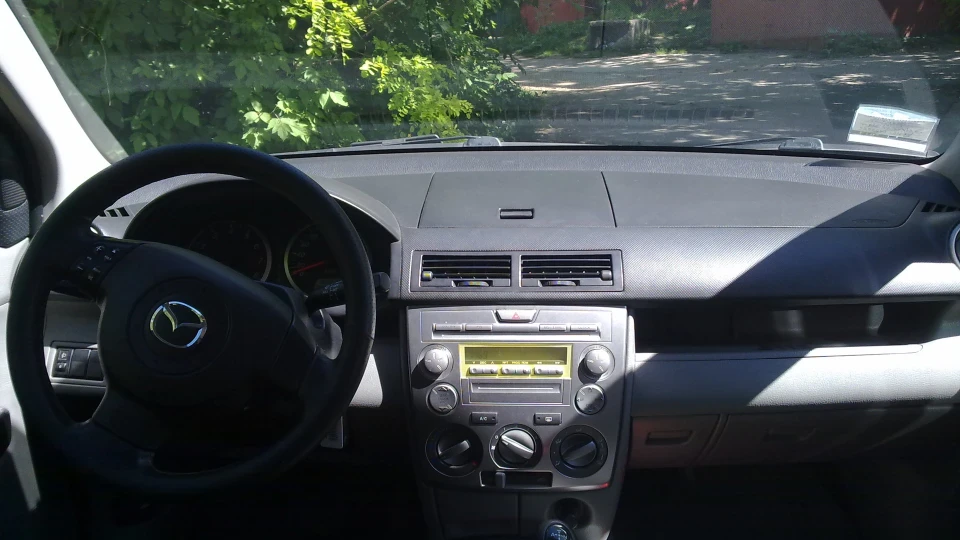 Mazda 2 3