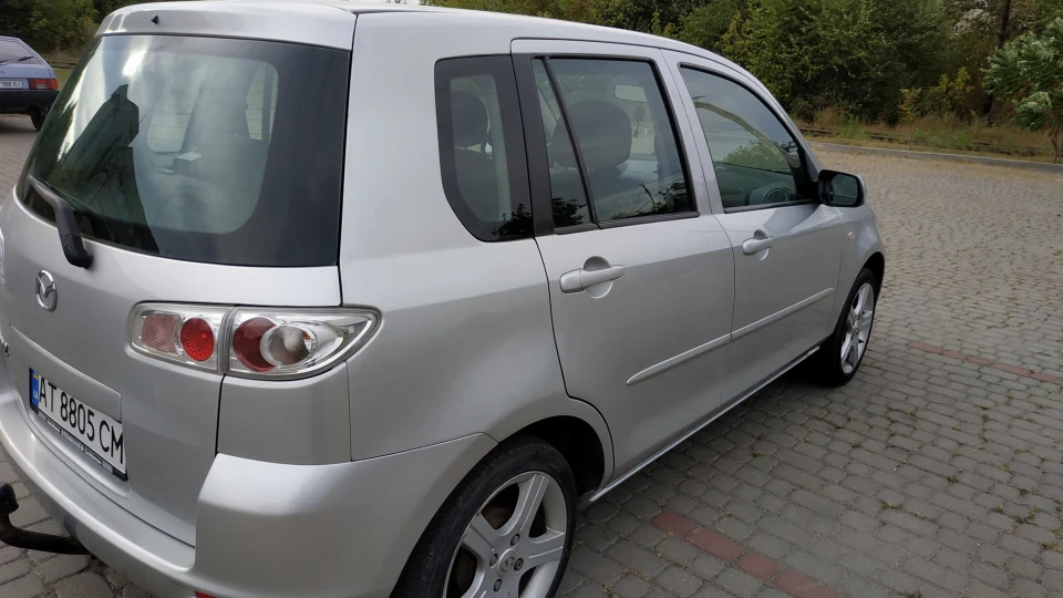 Mazda 2 4