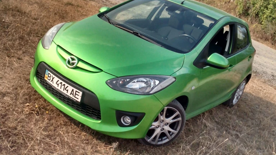 Mazda 2 Green Firefly 2