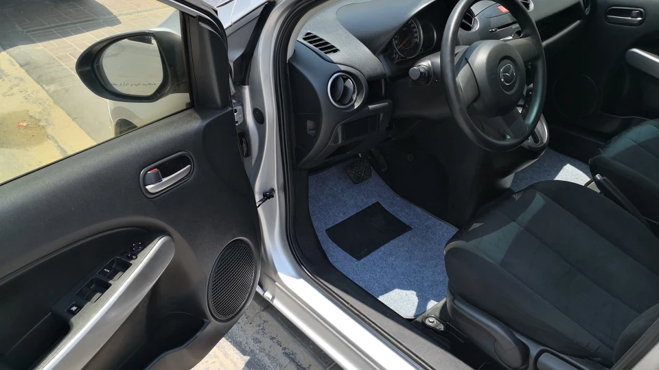 Mazda 2 Моя перша машина в 🇦🇪 2