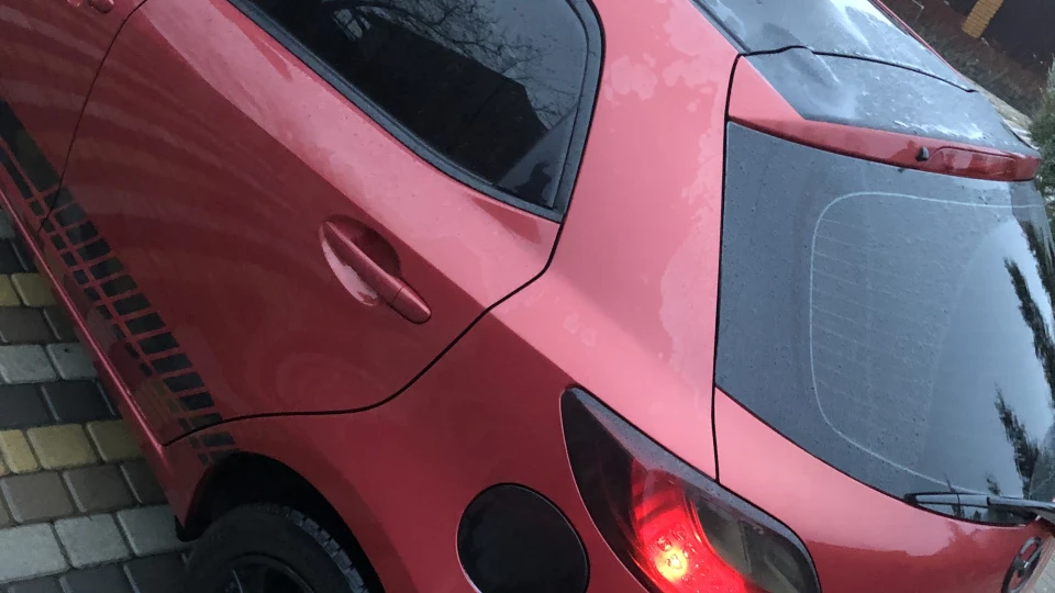 Mazda 2 RedBlack_M2 3