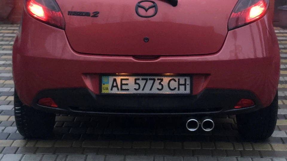Mazda 2 RedBlack_M2 4