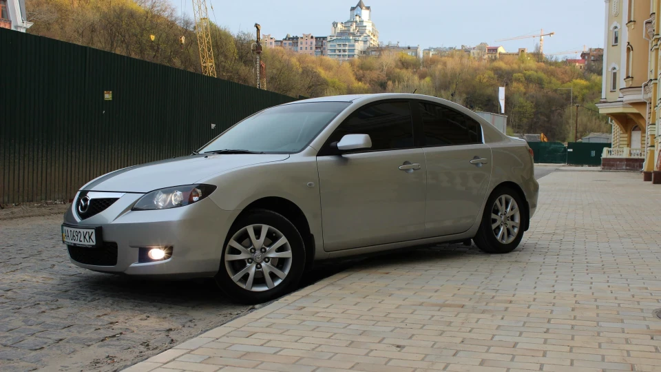 Mazda 3 4