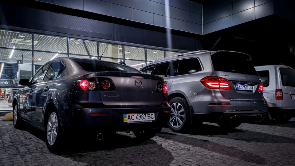 Mazda 3 4