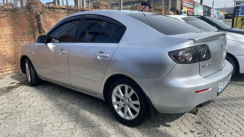 Mazda 3 4
