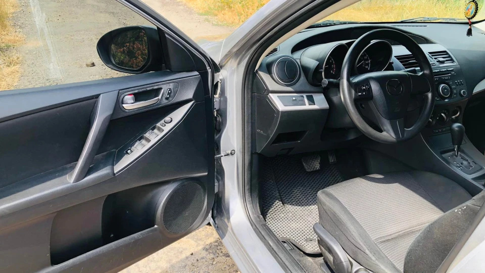 Mazda 3 2