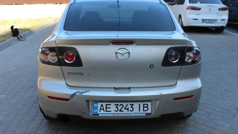 Mazda 3 4