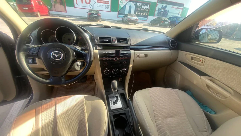 Mazda 3 4