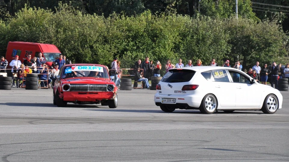 Mazda 3 4