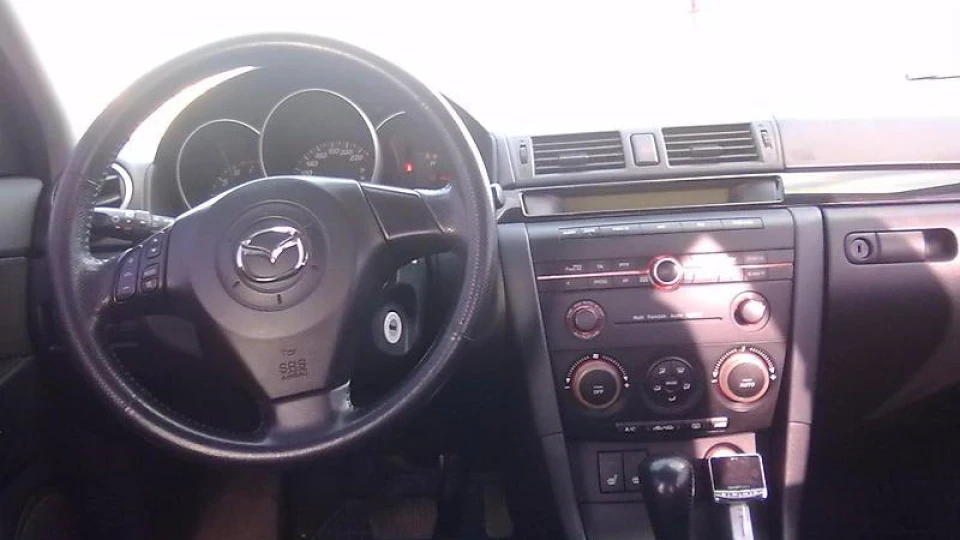 Mazda 3 ★☆★☆★ 4