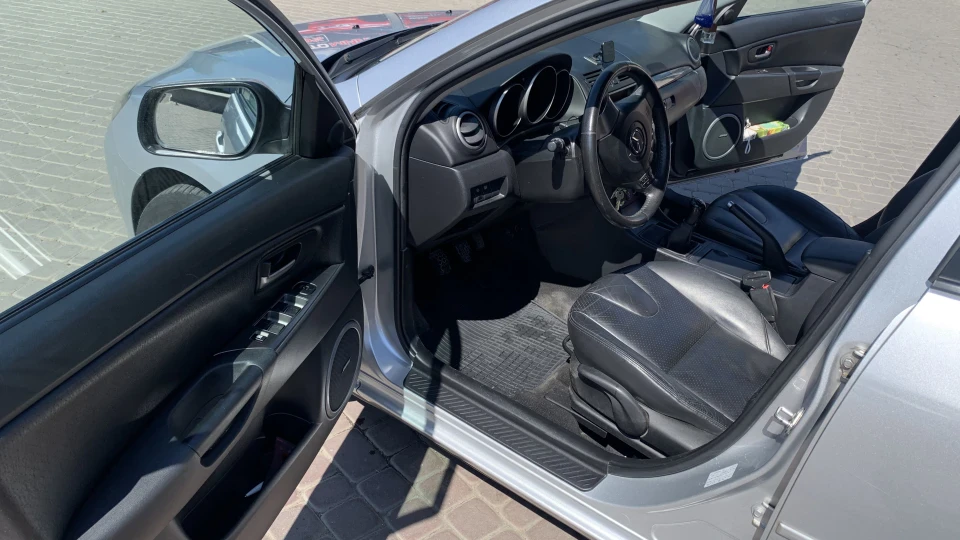 Mazda 3 5
