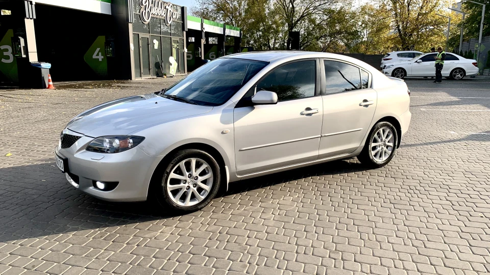 Mazda 3 4