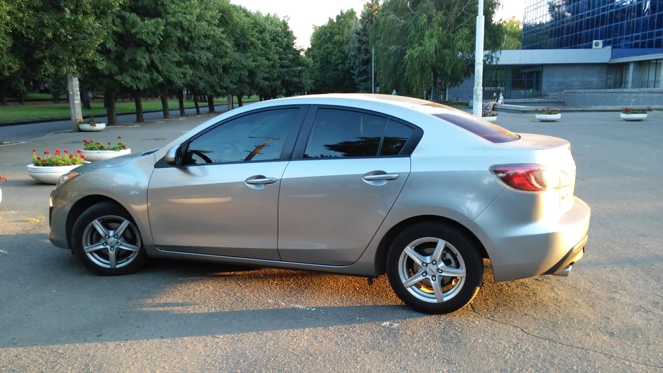 Mazda 3 4