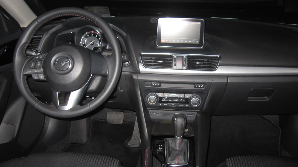 Mazda 3 1.5 AT6 2
