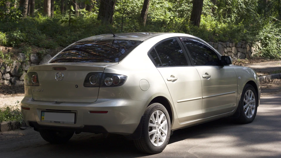 Mazda 3 (1.6 AT) 2
