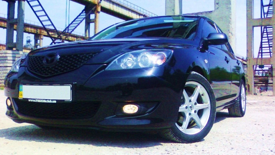 Mazda 3 1,6 black hetch 5