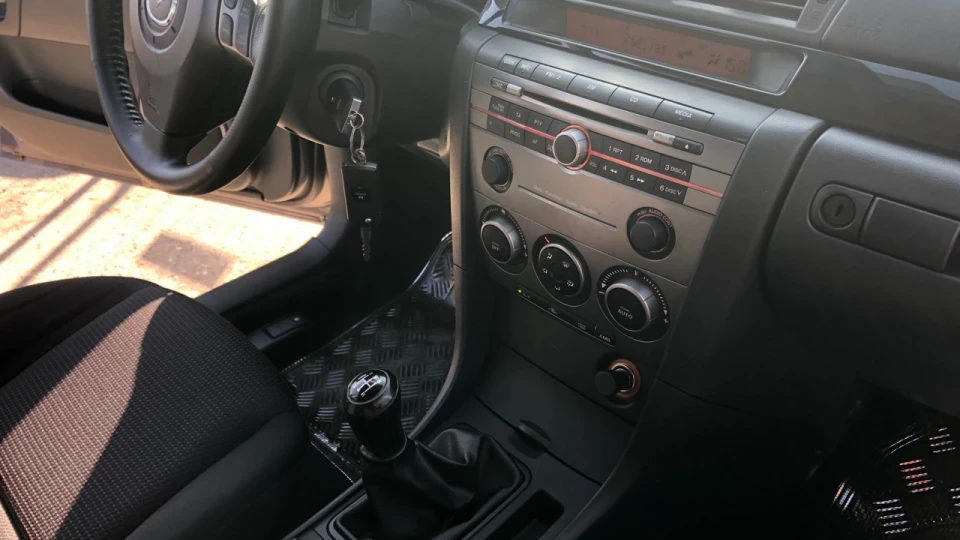 Mazda 3 1.6 TURBO DIESEL 2