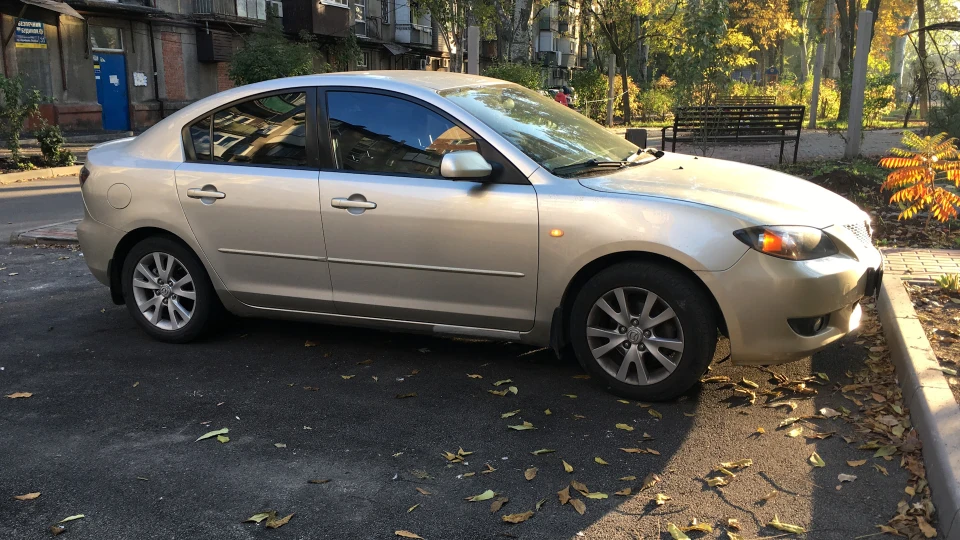 Mazda 3 AMBER 3