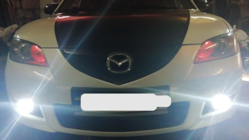 Mazda 3 Білий металік 1.6 2