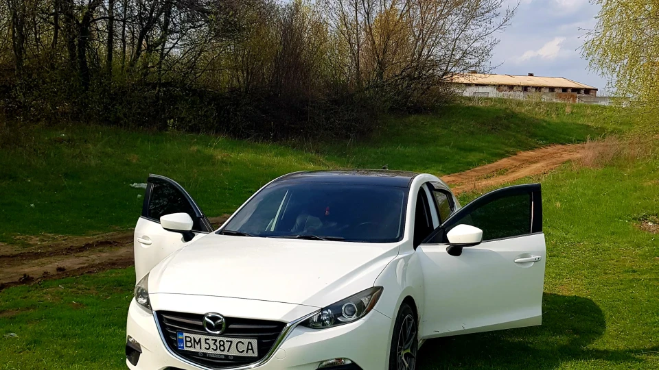 Mazda 3 Білий перламутр 2